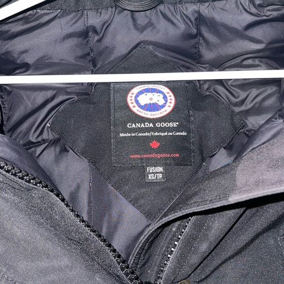 Canada Goose Trillium Black Parka Women's
XS 6550LR - Picture 5 of 11